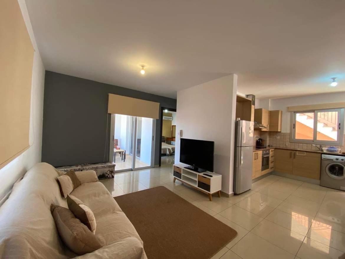 Andris Apartment Paralímni Kültér fotó
